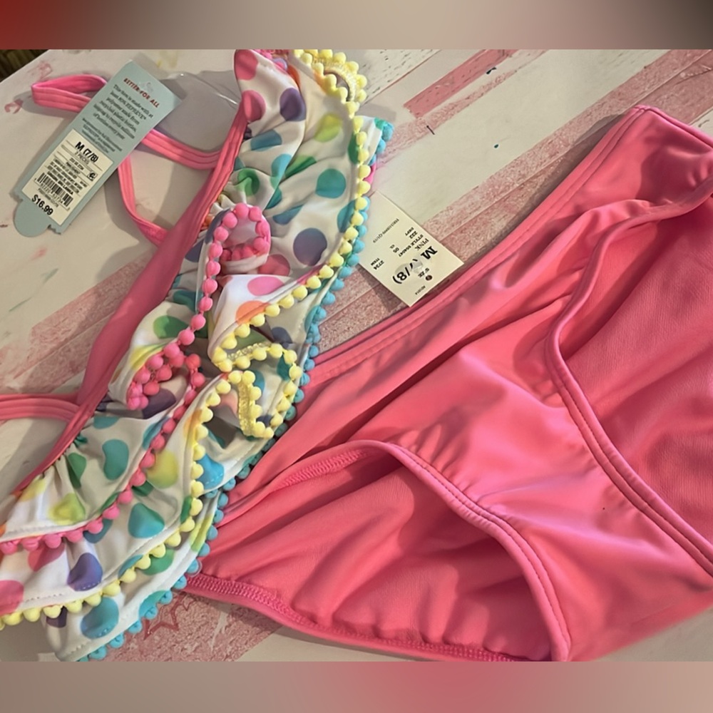 New. 2pc swimsuit. Girls M (7-8)